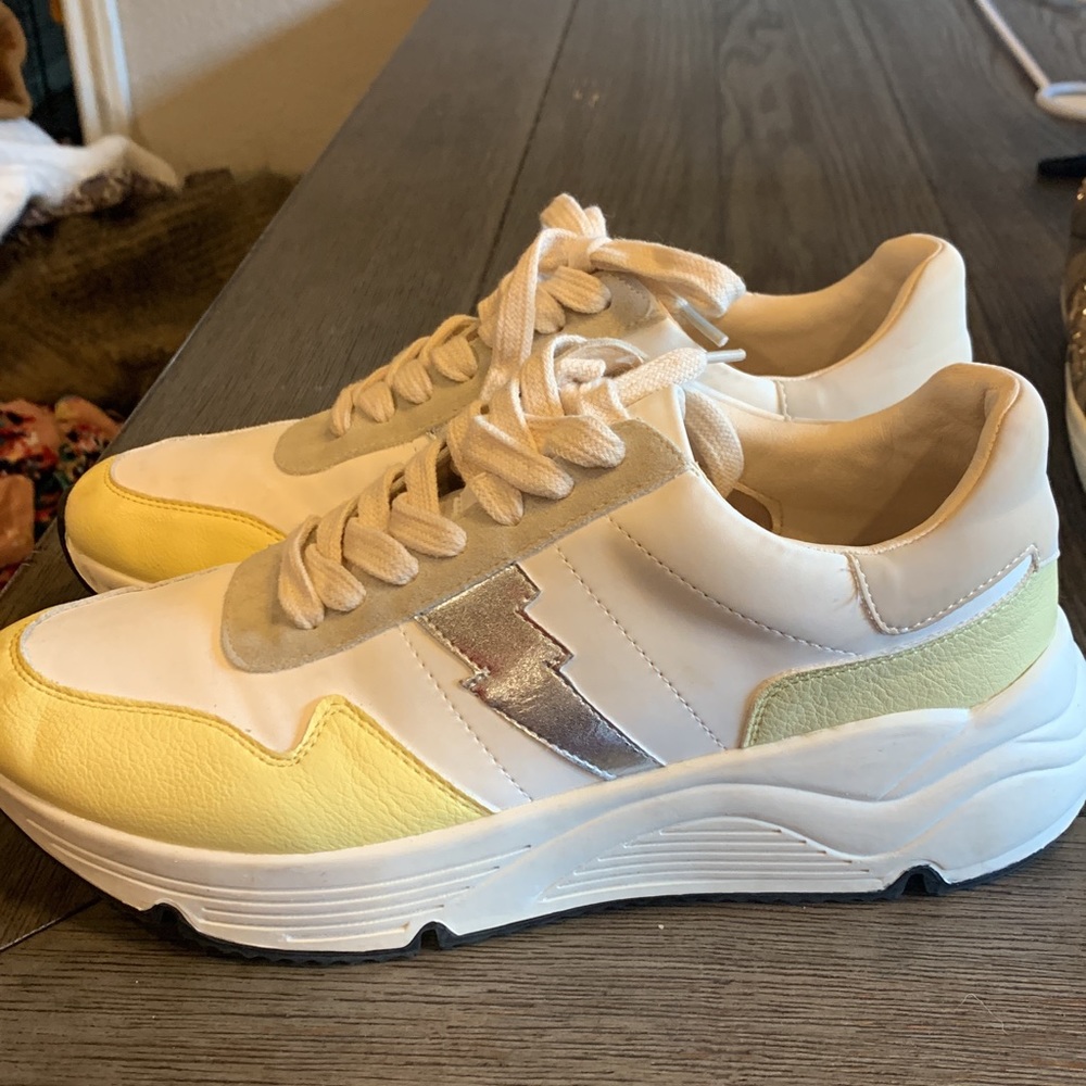 Yellow bolt sneakers Vici